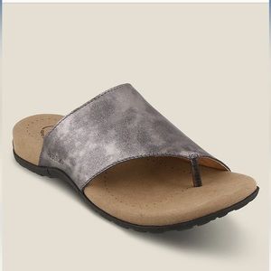 Taos gorgeous, brand new, never been worn Vacation slide in pewter color.